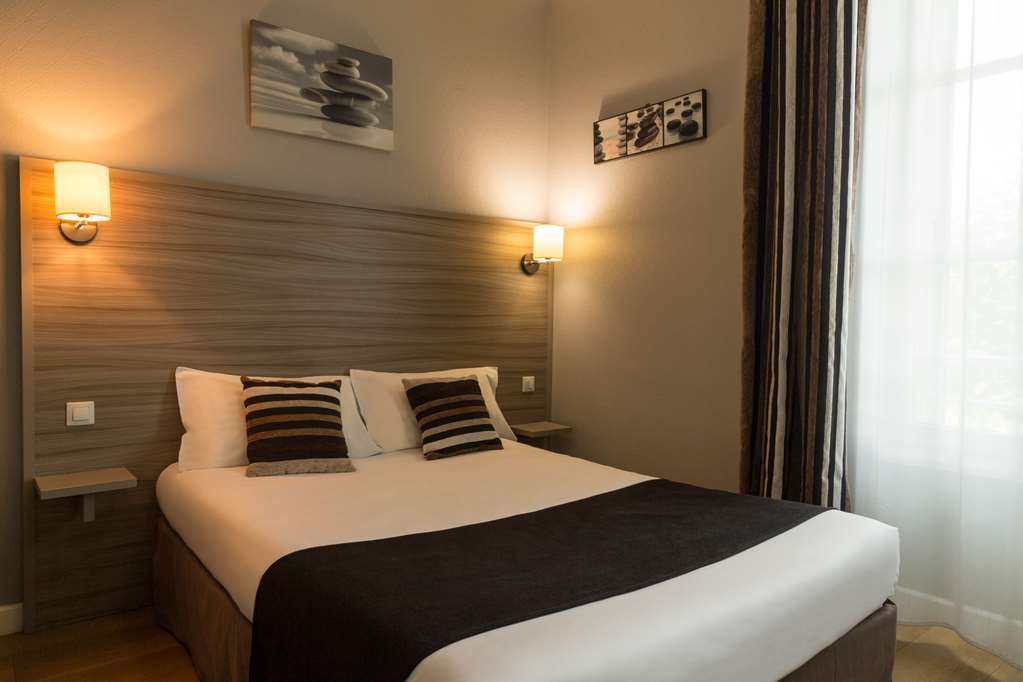 Hotel Henri IV Coutras Quarto foto